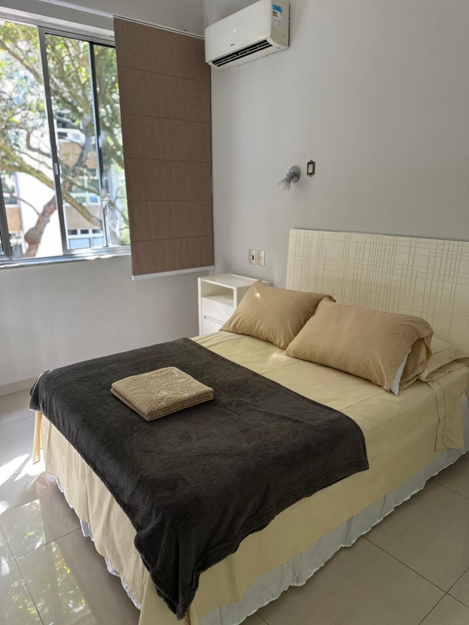 Apartamento No Posto Nove Em Ipanema! Quadra Da Praia!