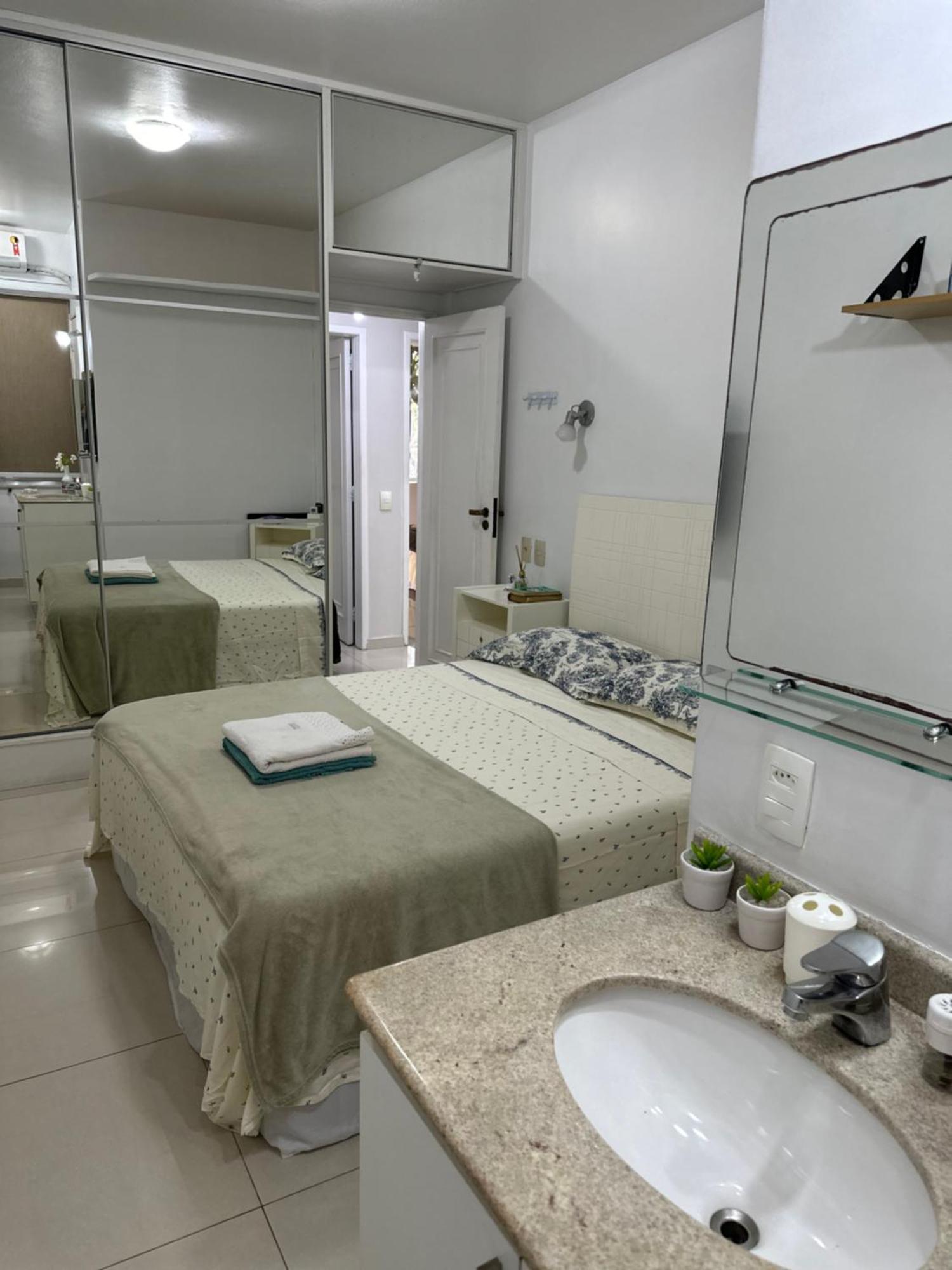 No Posto Nove Em Ipanema! Quadra Da Praia! Apartemen