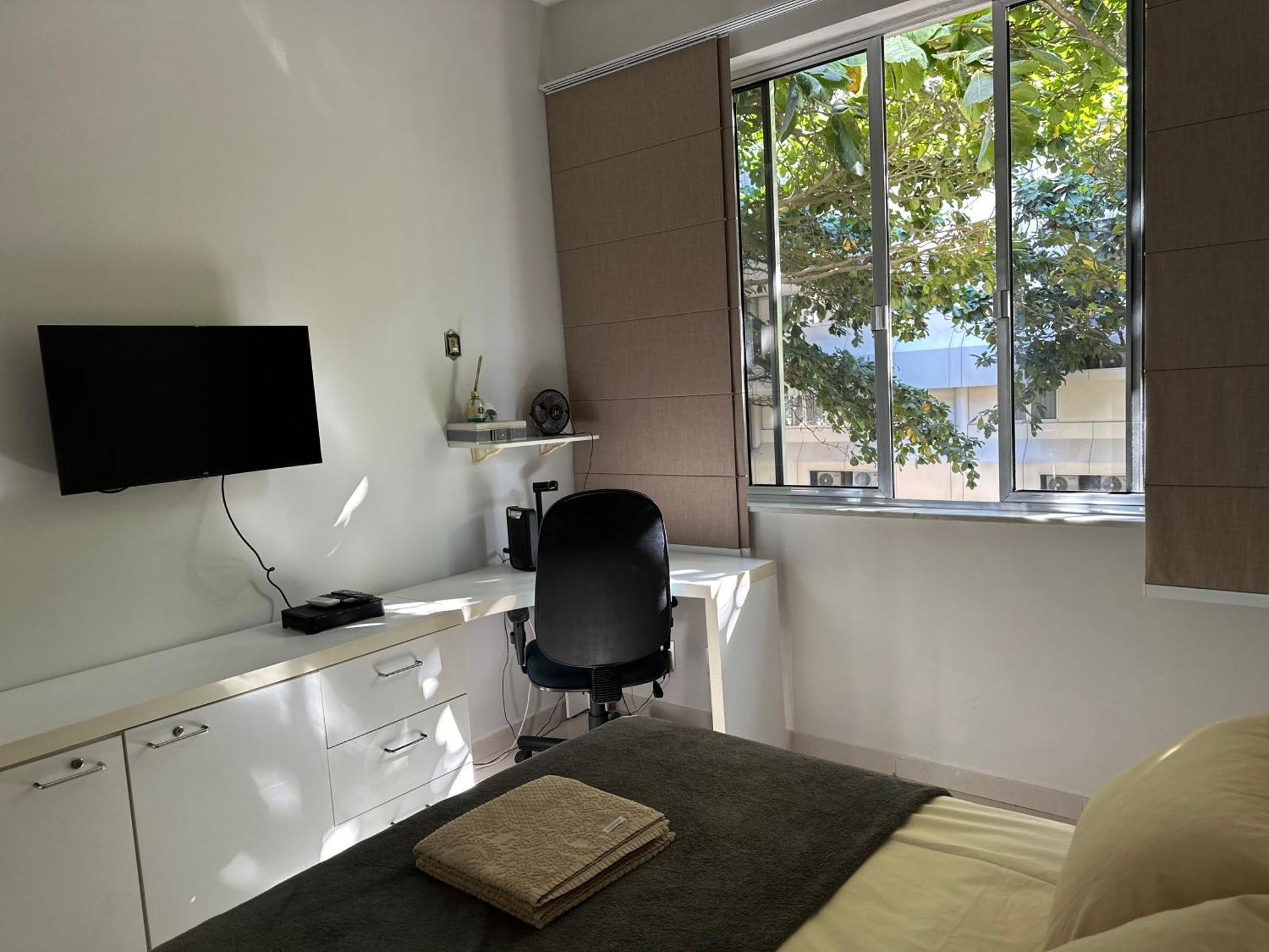 No Posto Nove Em Ipanema! Quadra Da Praia! Apartemen
